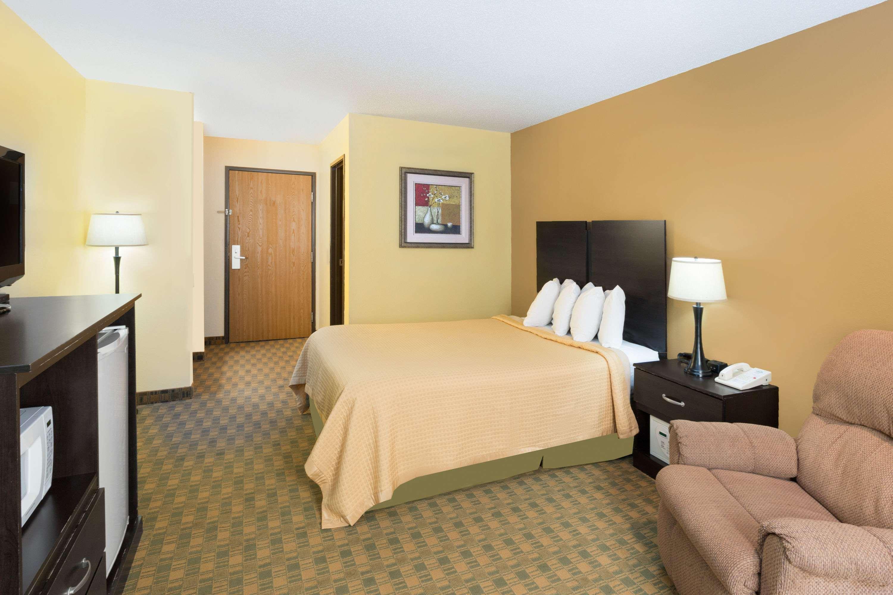 Econo Lodge Inn & Suites Yankton Εξωτερικό φωτογραφία