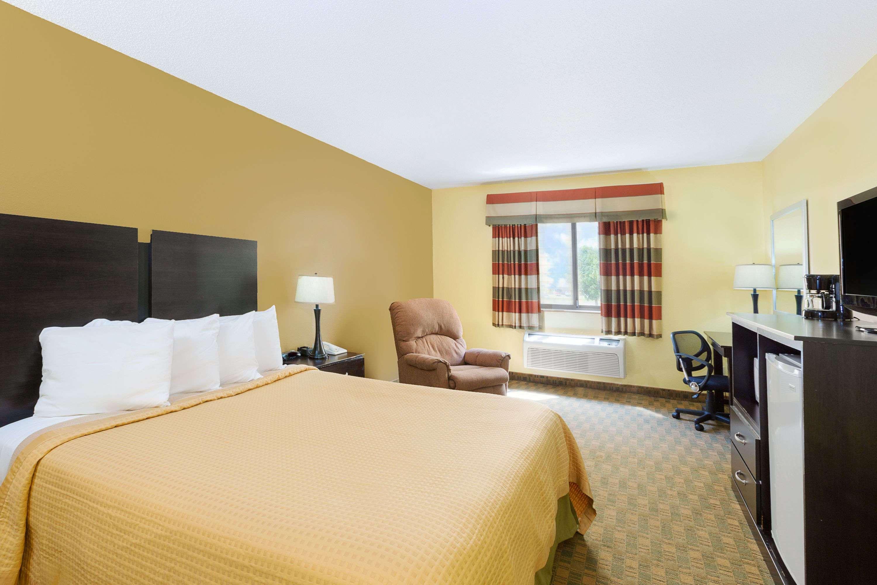 Econo Lodge Inn & Suites Yankton Εξωτερικό φωτογραφία