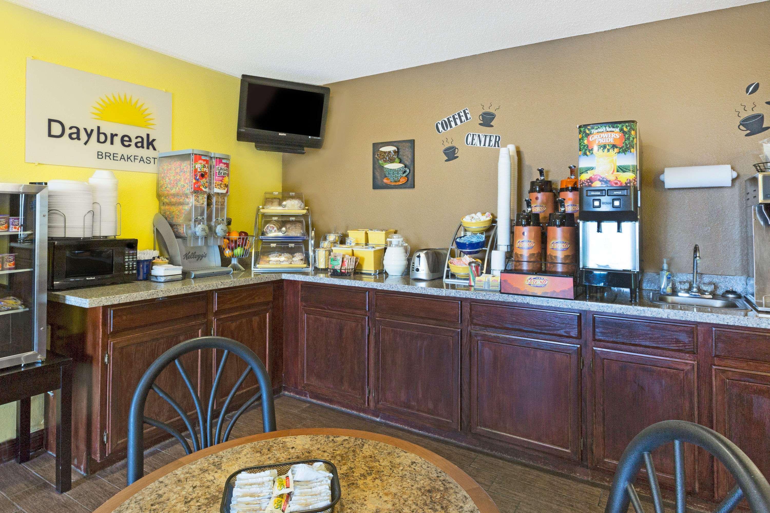 Econo Lodge Inn & Suites Yankton Εξωτερικό φωτογραφία