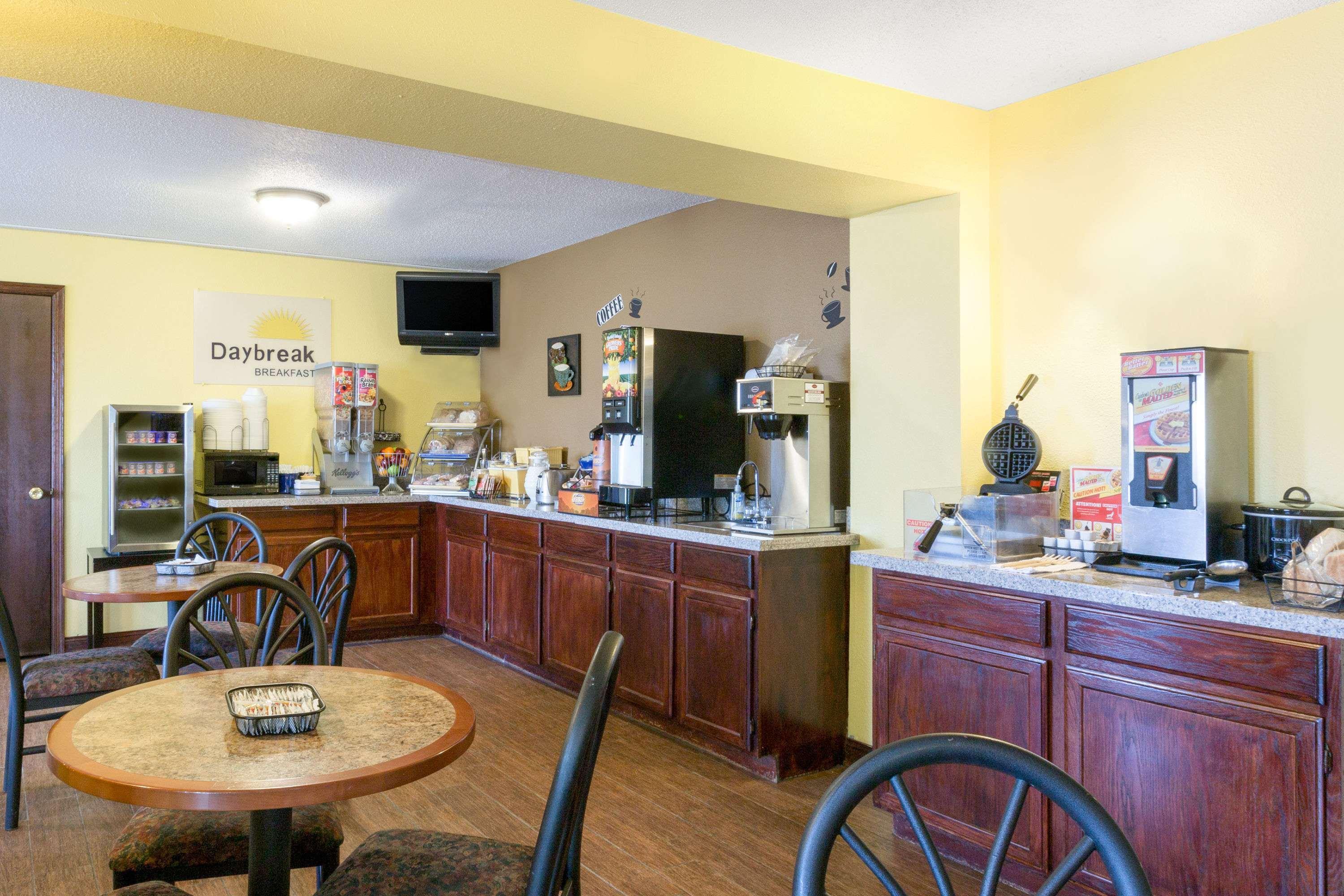 Econo Lodge Inn & Suites Yankton Εξωτερικό φωτογραφία