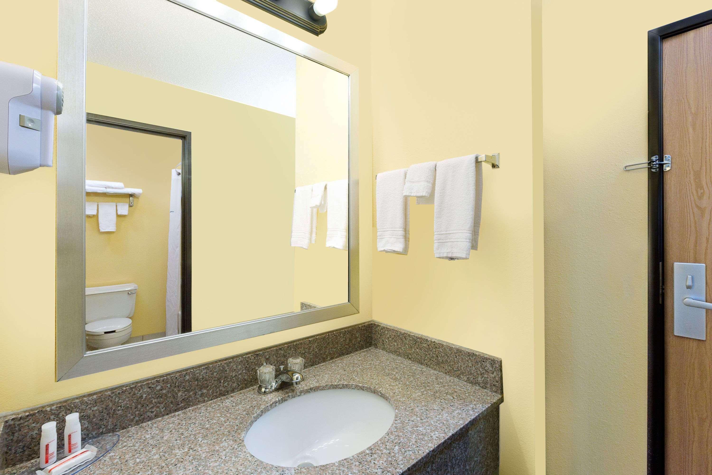 Econo Lodge Inn & Suites Yankton Εξωτερικό φωτογραφία