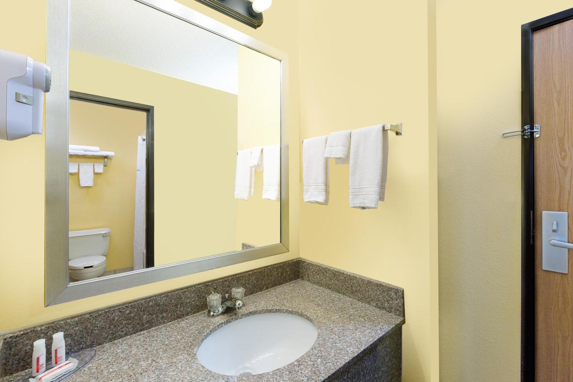 Econo Lodge Inn & Suites Yankton Δωμάτιο φωτογραφία